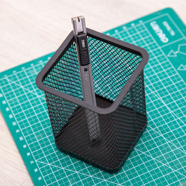 Deli Retractable Utility Knife Cutter with 13 Snap Off Blades