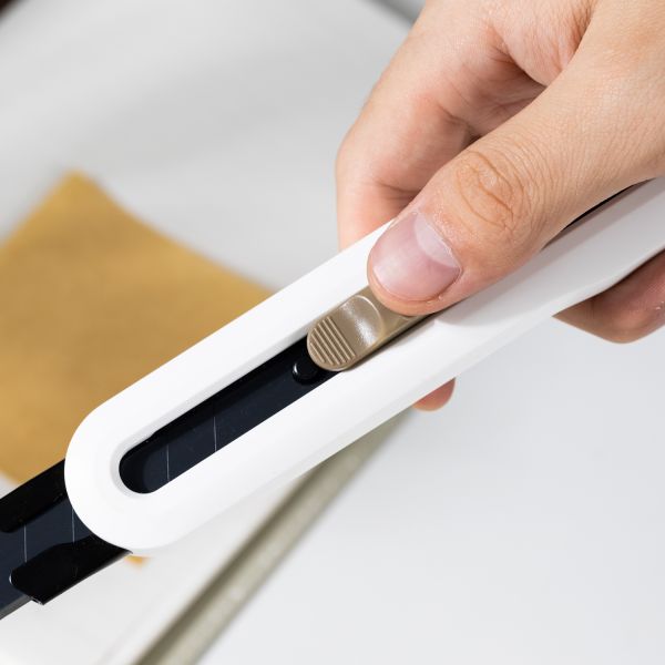 Deli Nusign Retractable Utility Knife Cutter 137x20x15mm