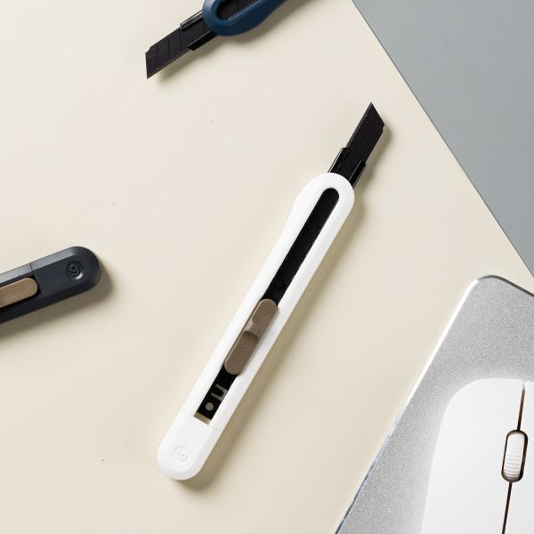 Deli Nusign Retractable Utility Knife Cutter 137x20x15mm