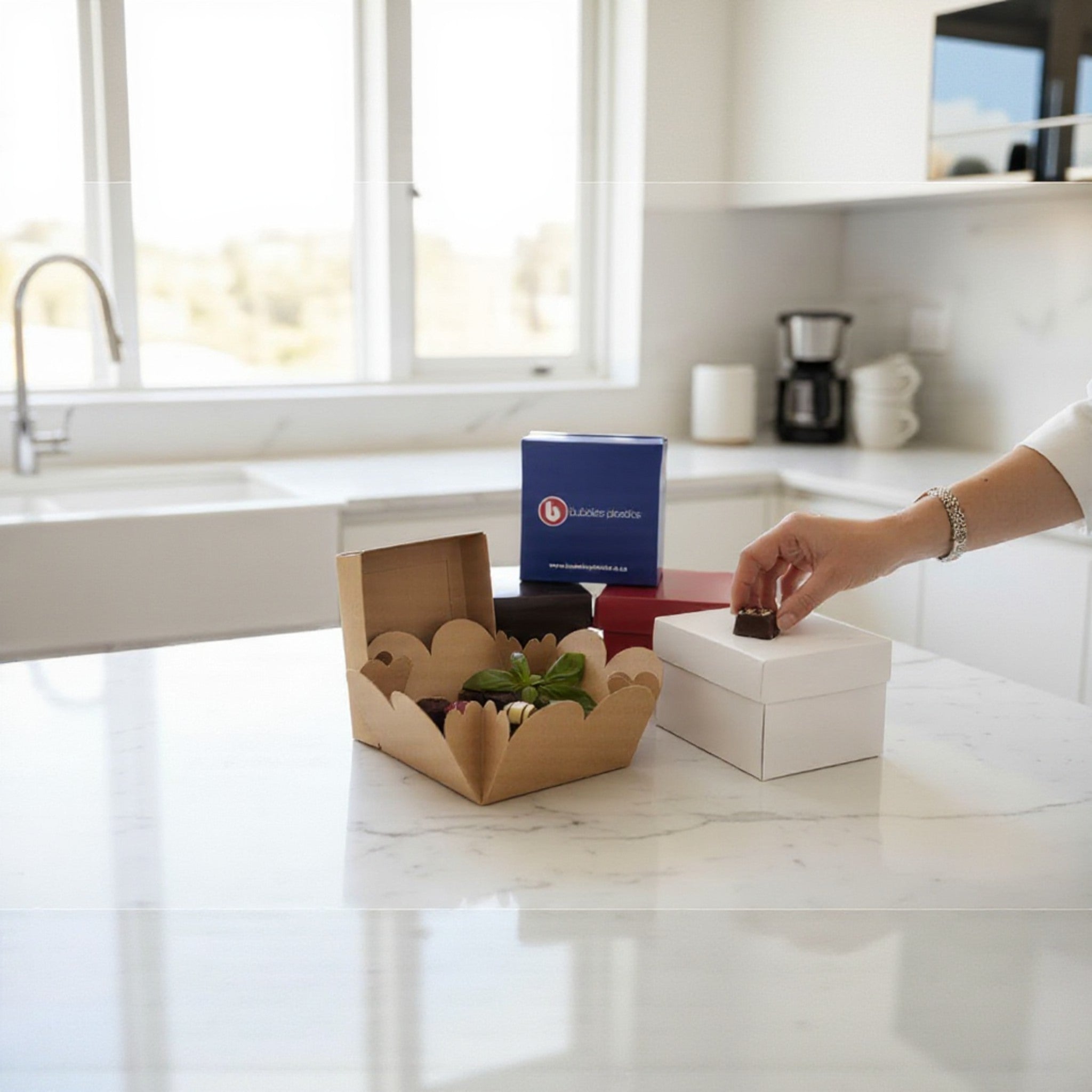 Gift Bakery Paper Box - Flower Scalloped Edge with Lid 16x16x10cm Eco-Friendly