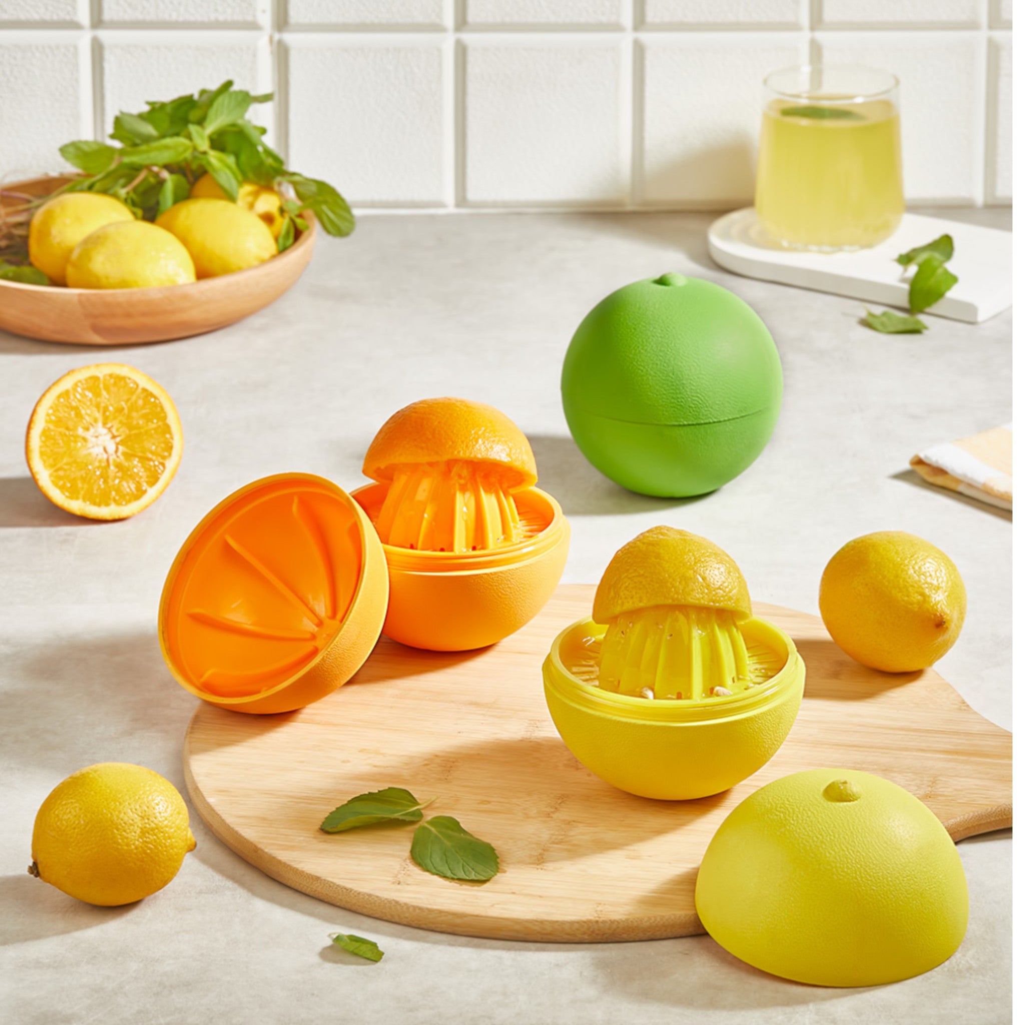 Plastic Citrus Juicer & Saver Box