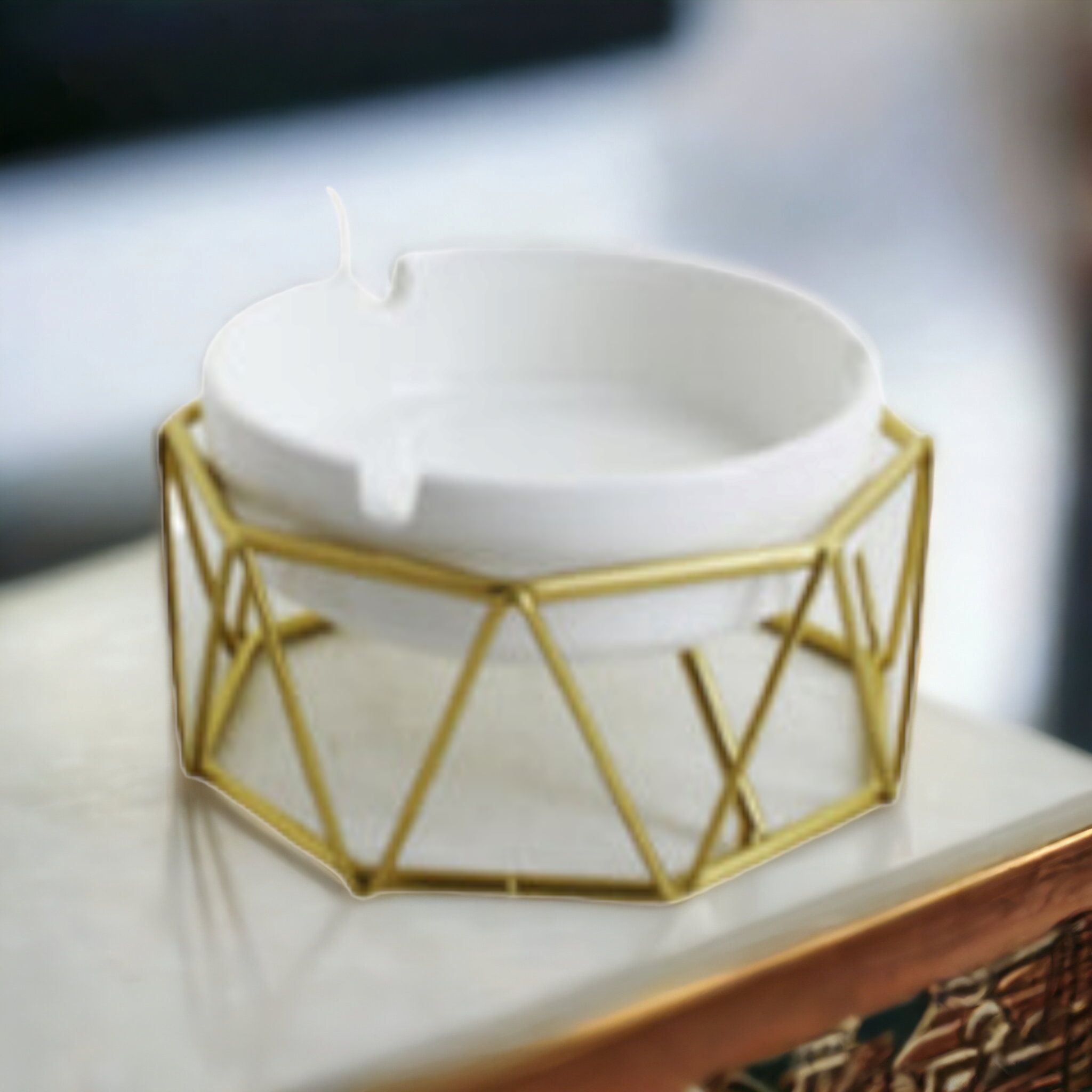 Porcelain Ashtray White with Gold Stand XKD013