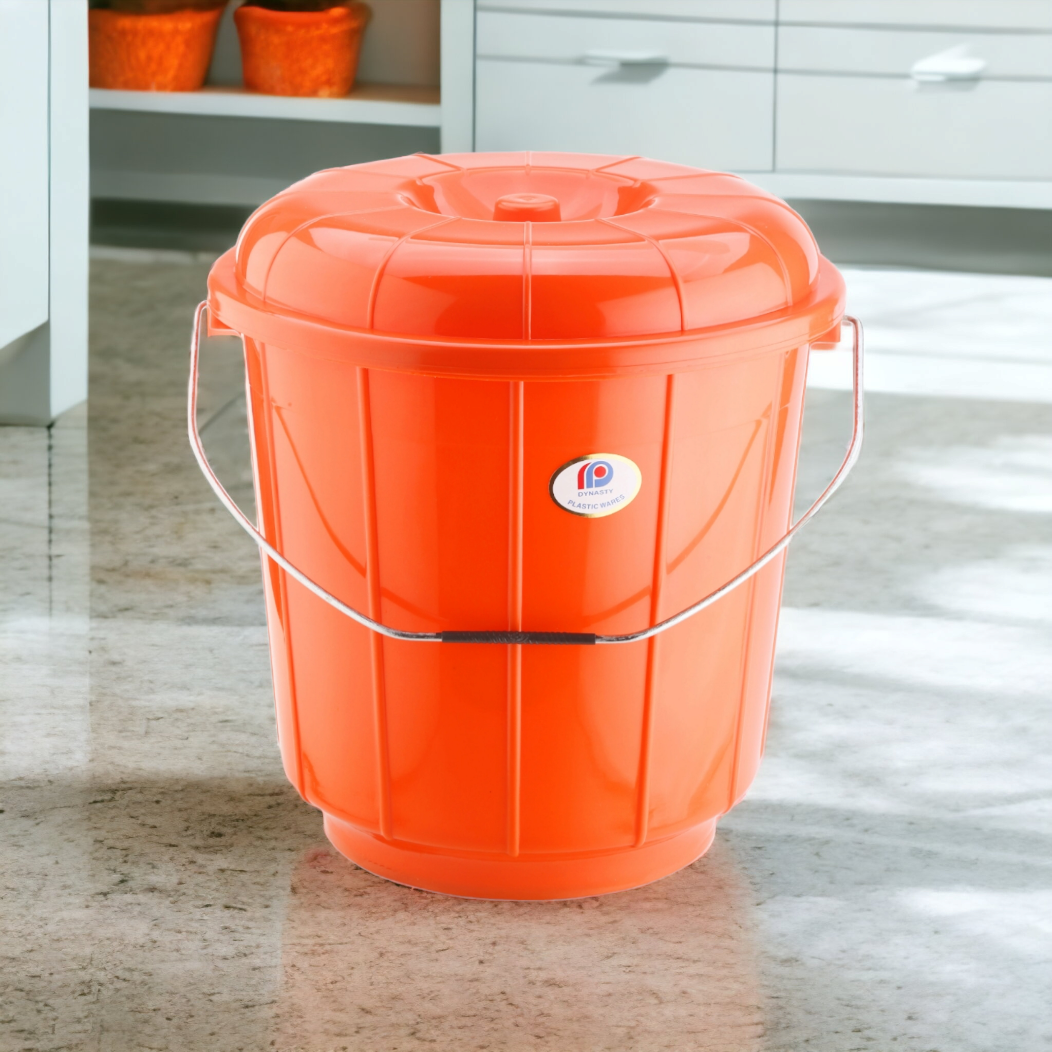13L Plastic Bucket with Lid 113WL
