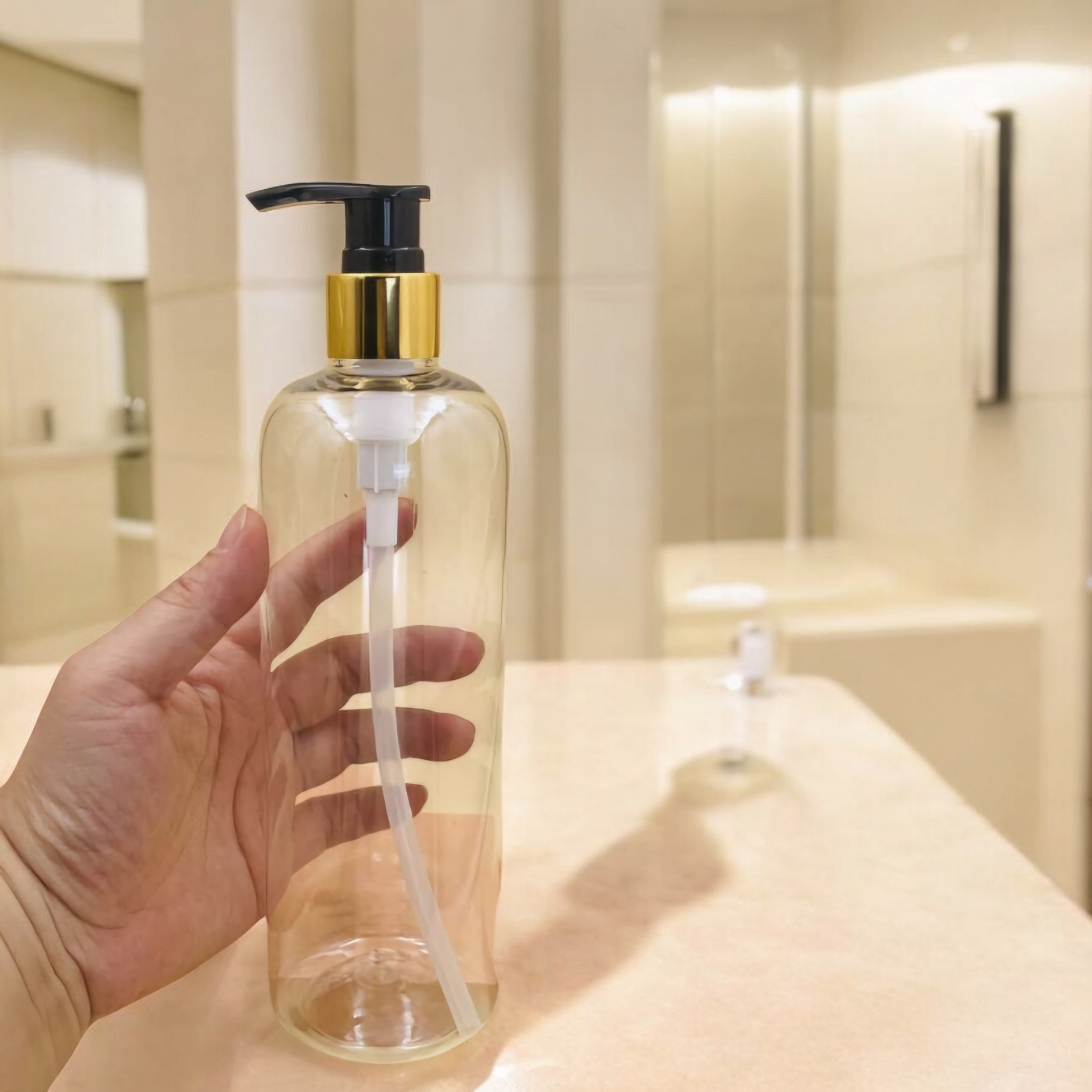 500ml PET Plastic Cosmetic Lotion Pump Bottle with Gold Collar