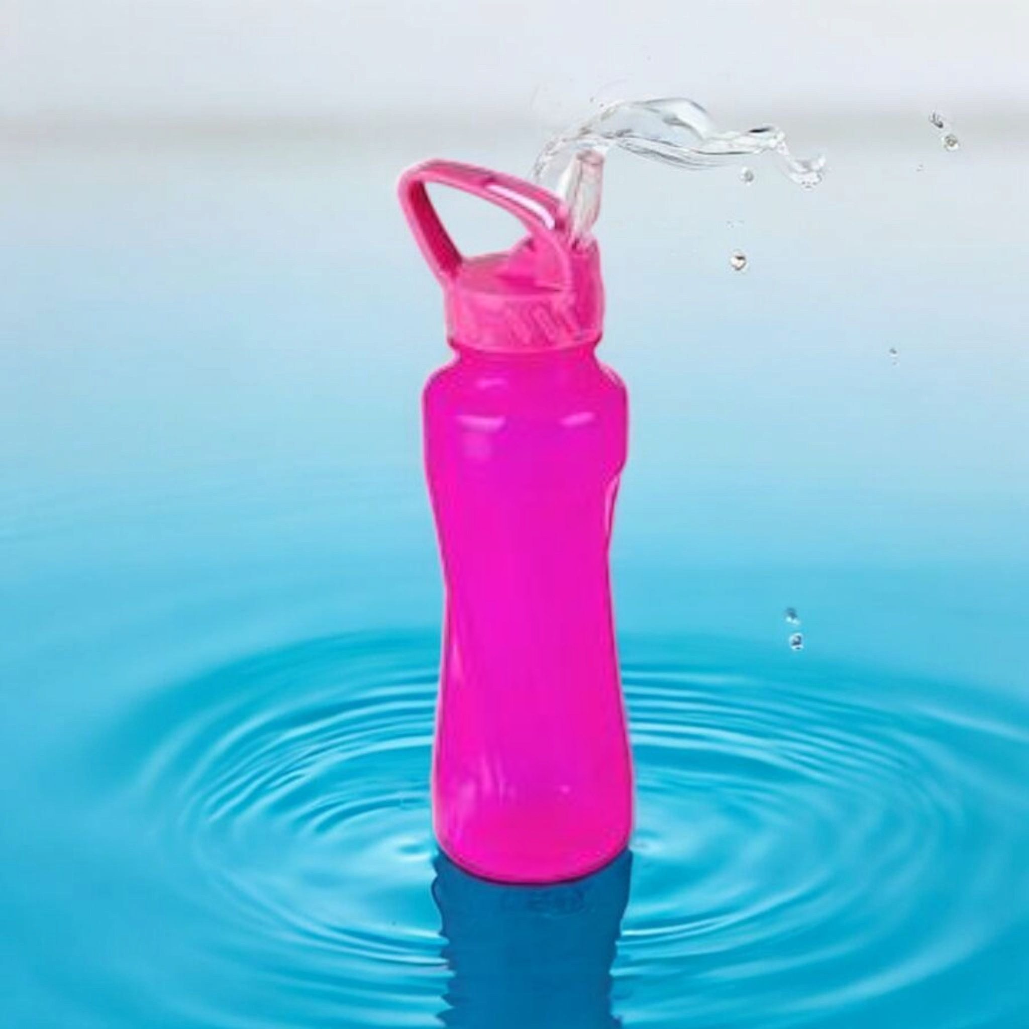 730ml Sports Water Bottle with Straw Twist Design