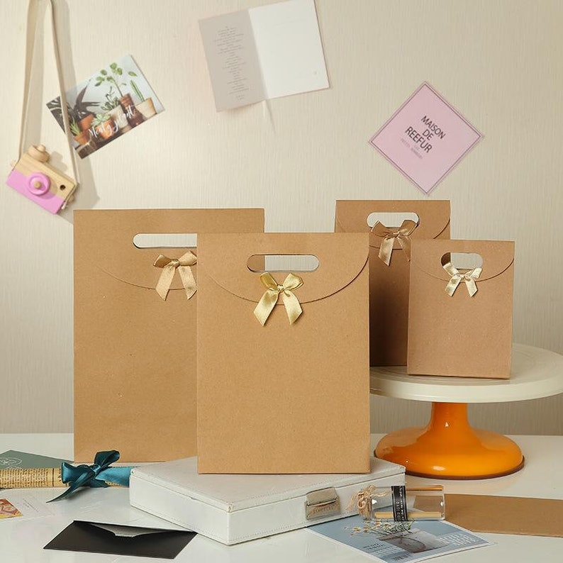 Kraft Paper Gift Bag Die Cut Handle with Bow Ribbon