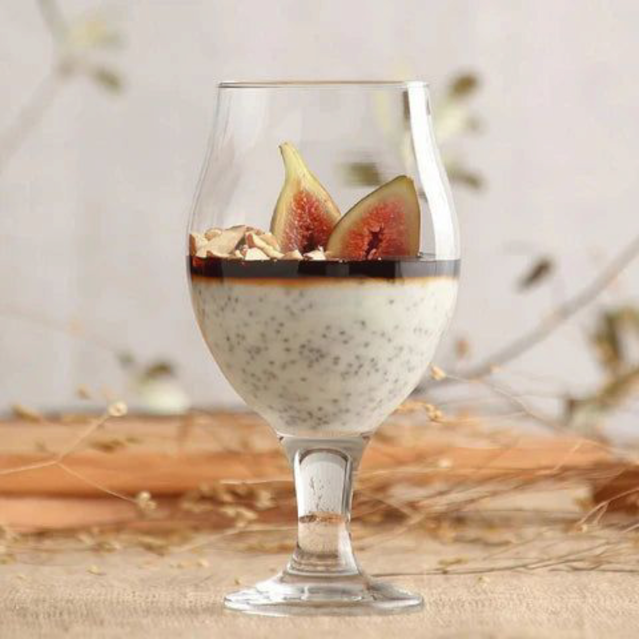 LAV Angelina Stemmed Glass Tumbler 570ml Beer