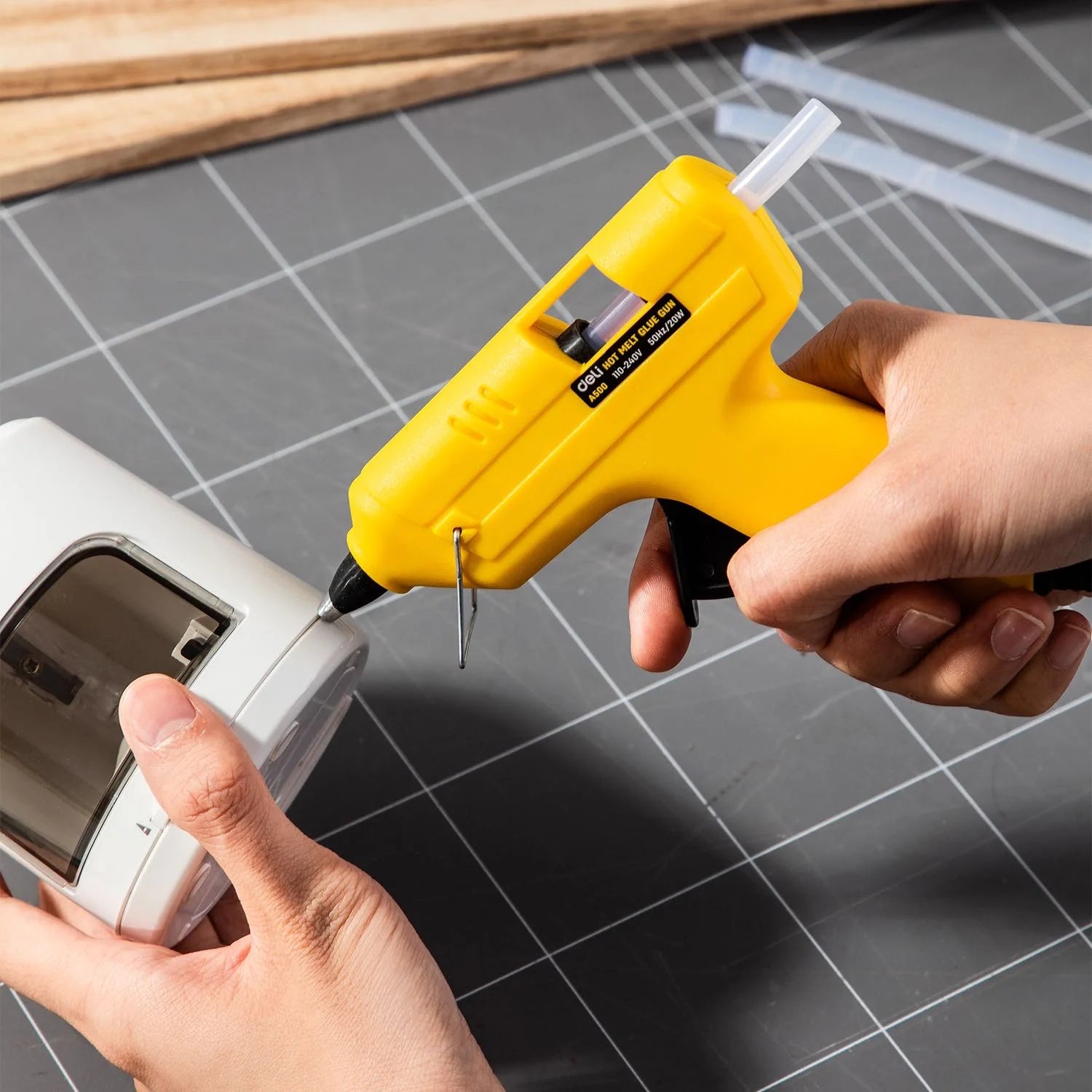 Deli Hot Melt Glue Gun 20Watt Yellow