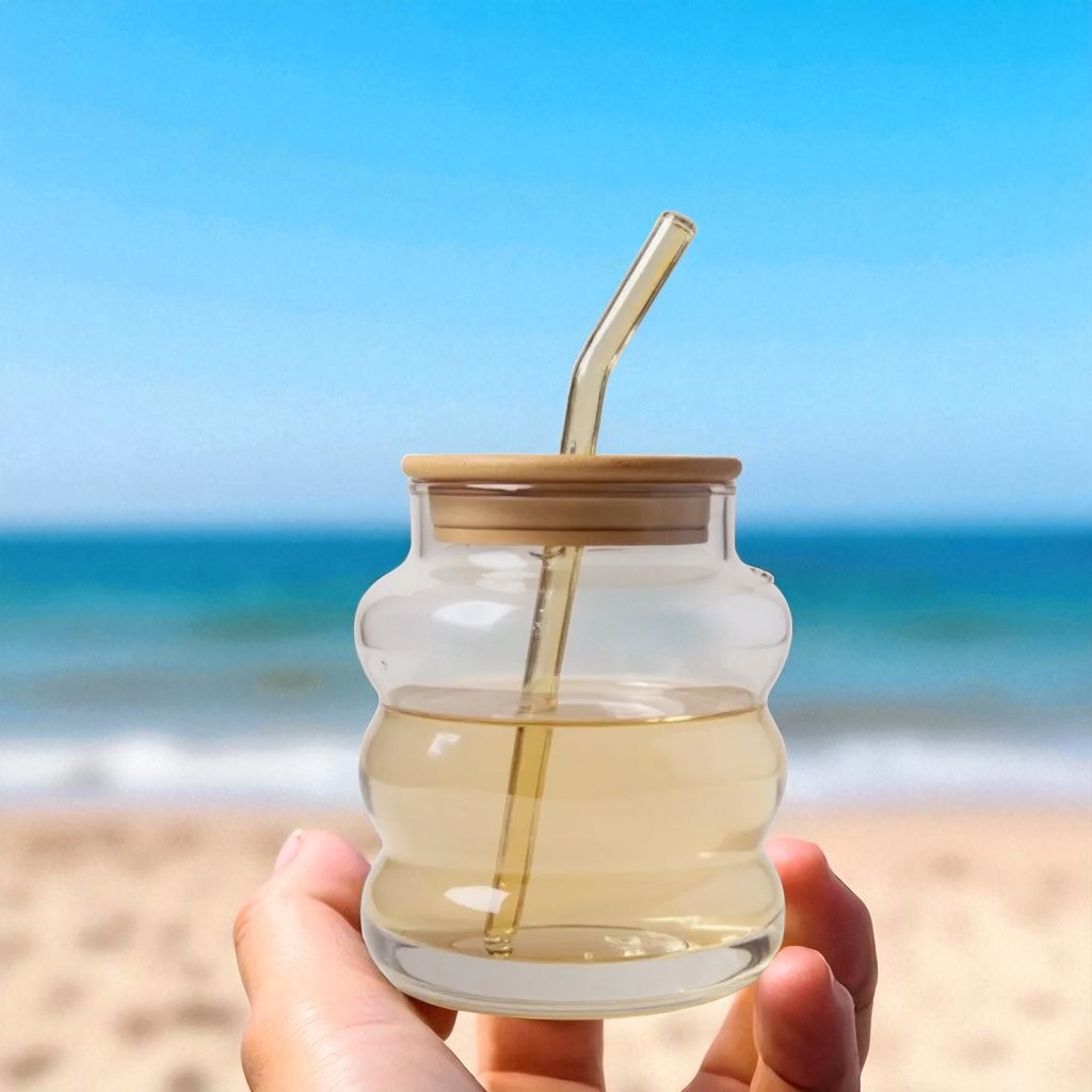 Amber Glass Drinking Ribbed Cup 700ml with Bamboo Lid & Amber Curved Straw 7x12cm