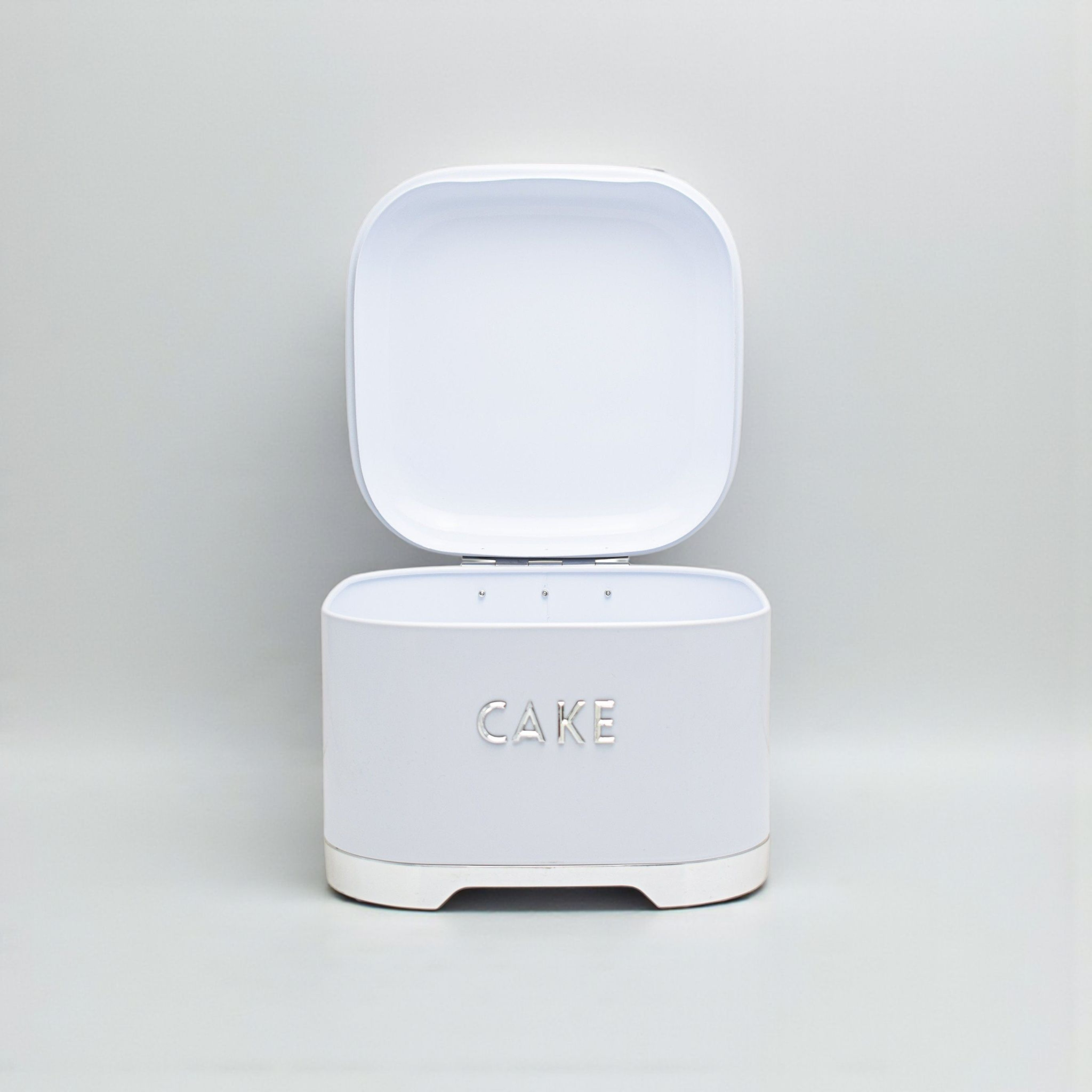 Retro Vintage Tin Cake White Sliver