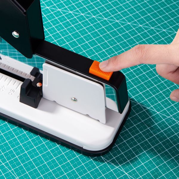 Deli Stapler 210-Sheet Heavy Duty