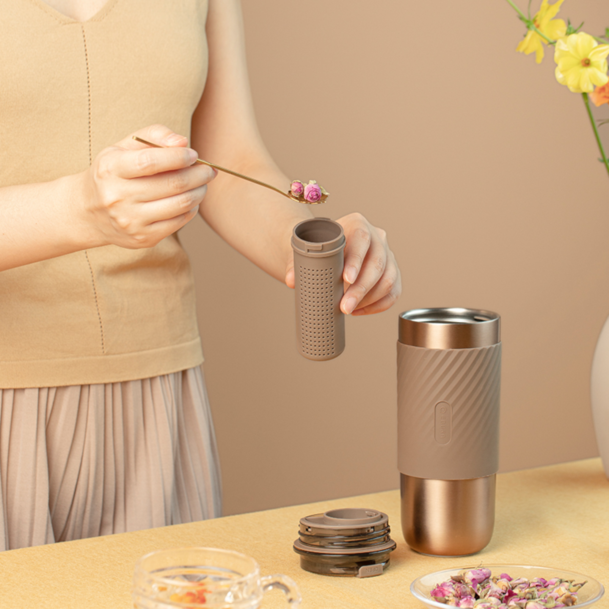 520ml Double-Wall Thermal Tumbler with Silicone Sleeve, Infuser & Retractable Stainless Steel Straw