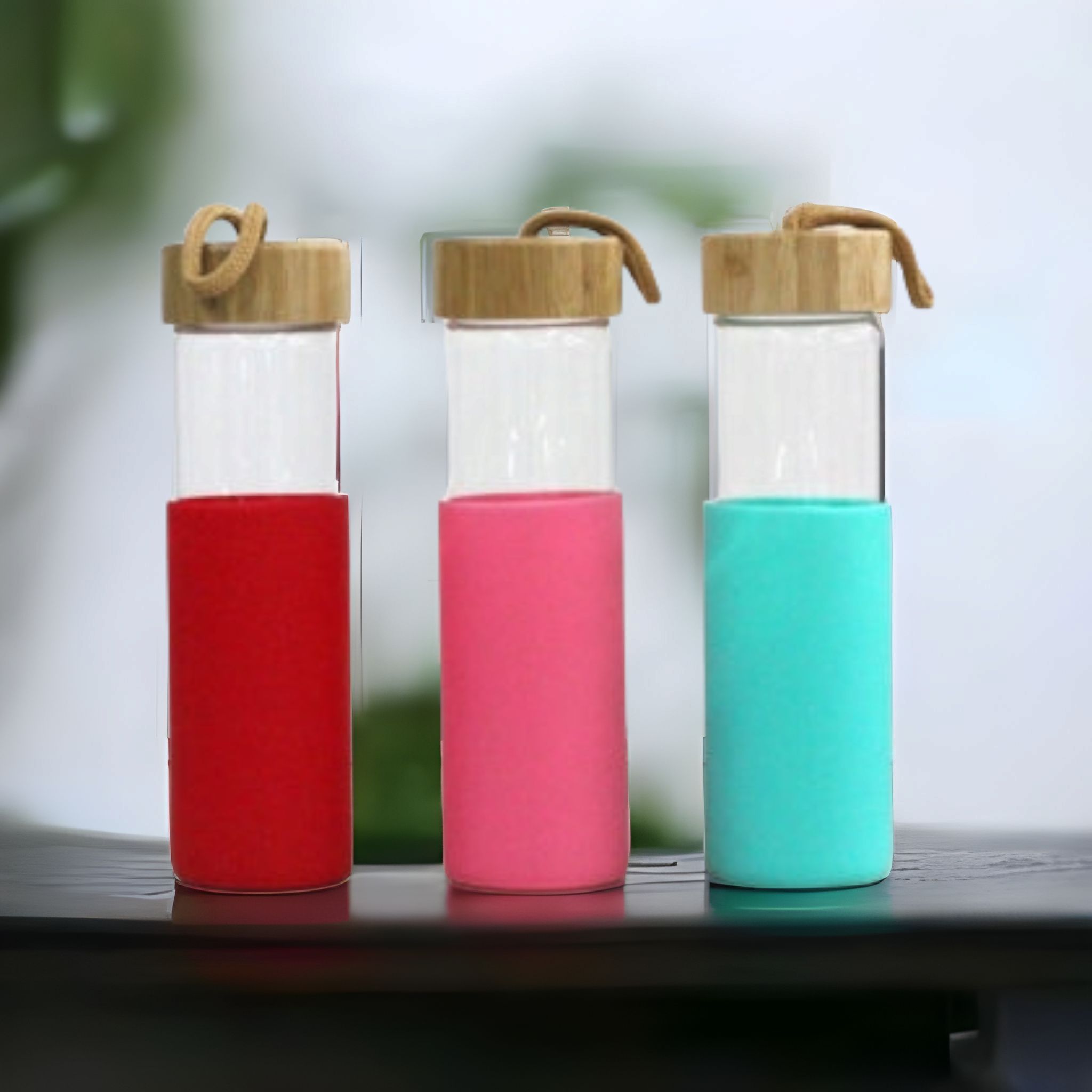 Glass Drinking Bottle 600ml Silicone Grip with Bamboo Lid and String 27134