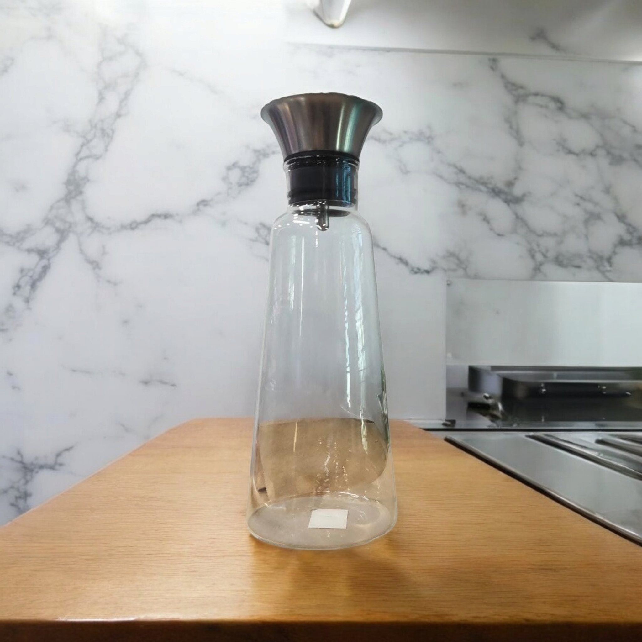 Decanter 1.3L V-Shaped Glass Bottle with Steel Lid 27047