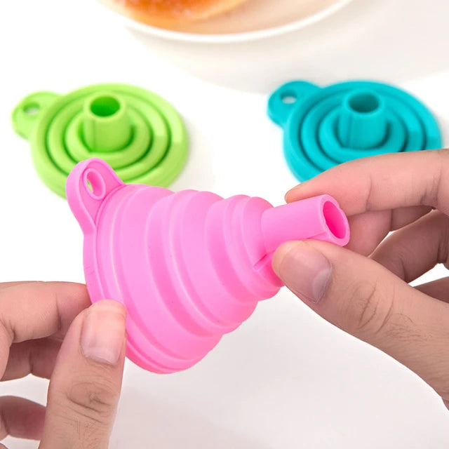 Mini Telescopic Silicone Collapsible Funnel 7x6x0.9cm 1pc