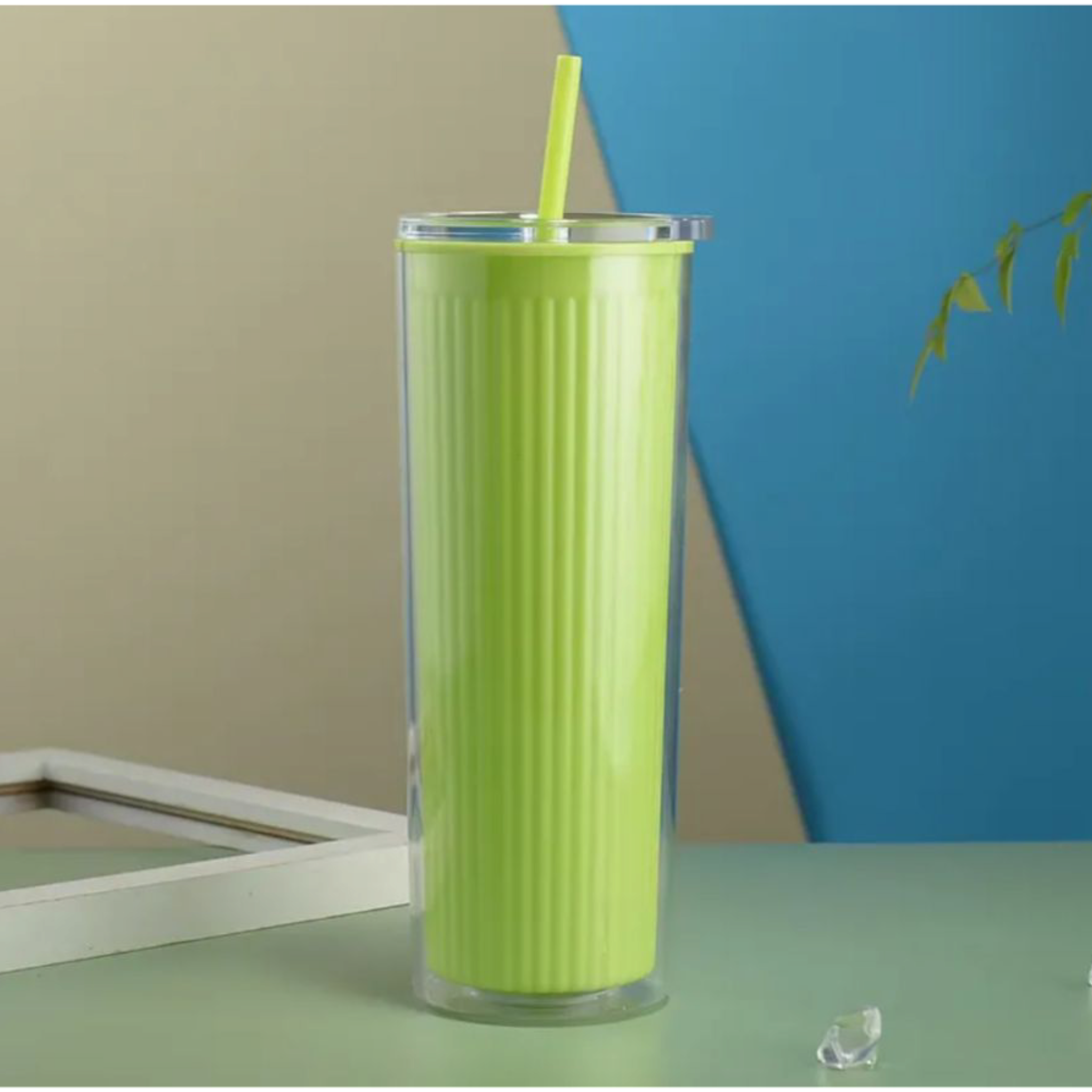 720ml Acrylic Drinking Tumbler Bottle with Lid & Straw 23x9cm